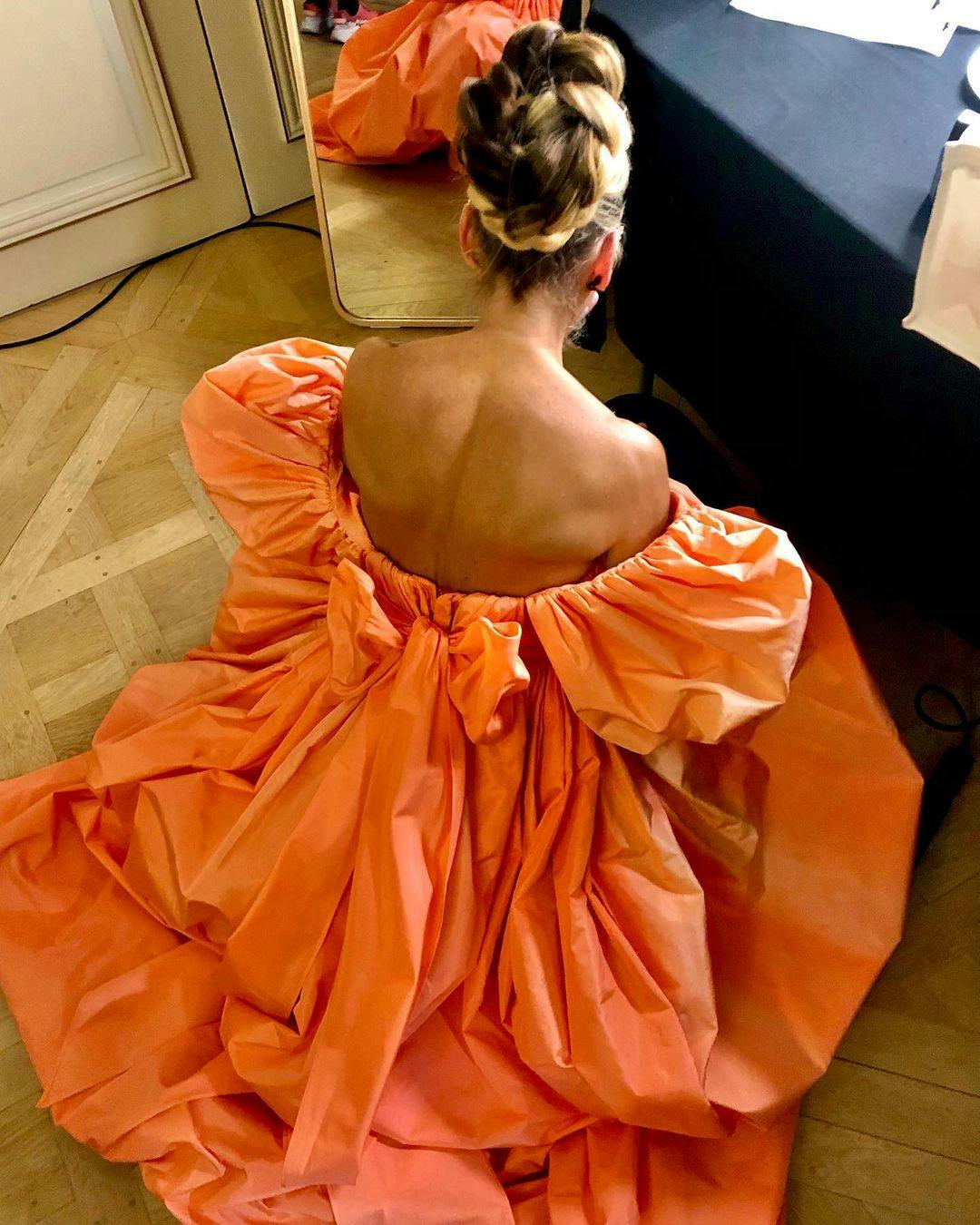 Carrie Bradshaw s Orange Dress Is Spectacular